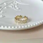 Bague femme cabochons blancs dorée 1