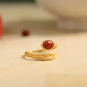 Bague femme plume dorée pierre rouge 1