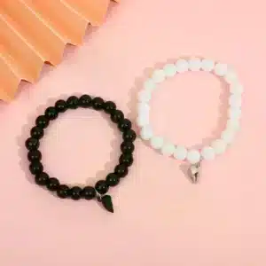 Bracelets couple aimantés perles noires et blanches 1