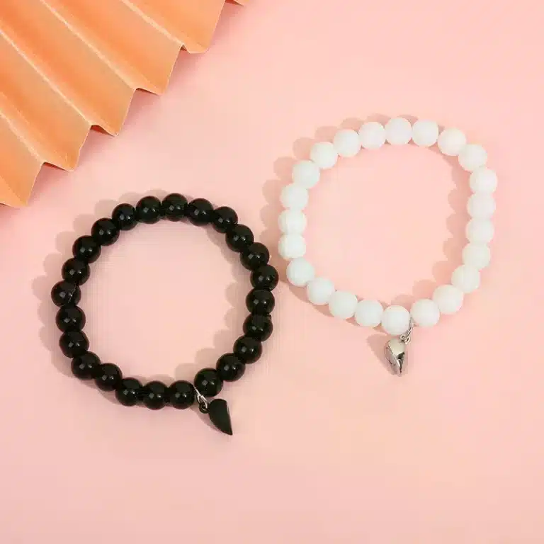 Bracelets couple aimantés perles noires et blanches 1