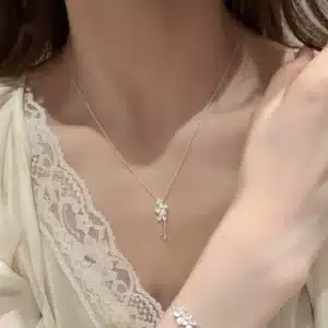 Collier fleur nacre argent femme 1