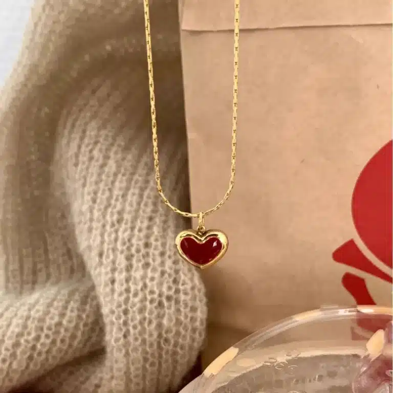 Collier femme doré coeur rouge 1