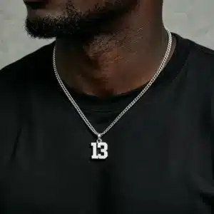 Collier homme numéro porte-bonheur 1