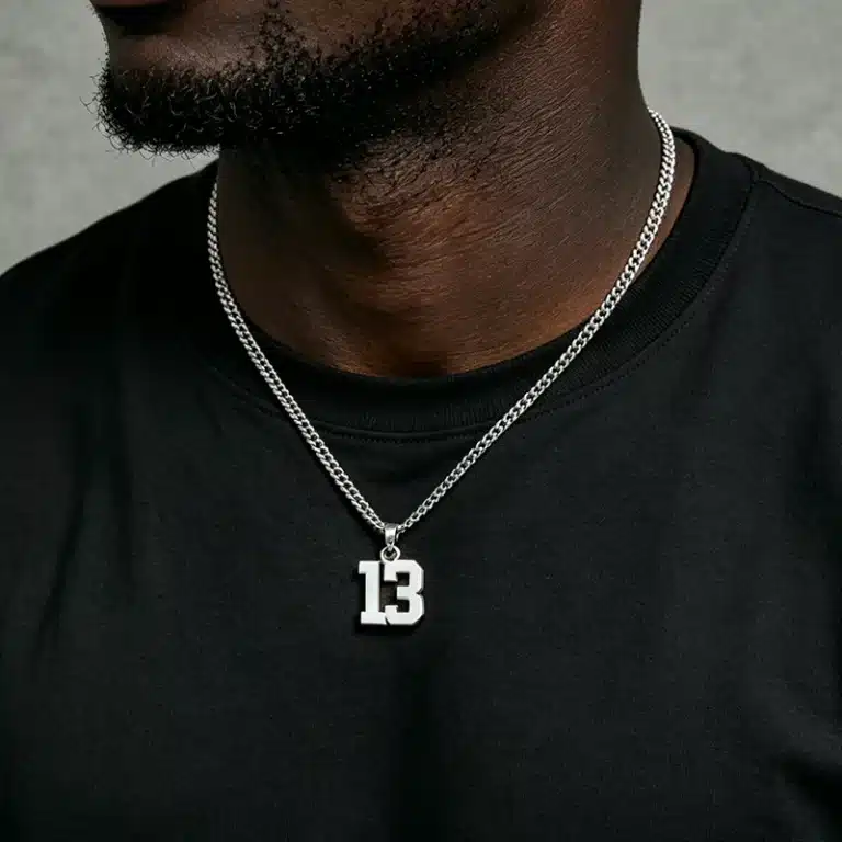 Collier homme numéro porte-bonheur 1