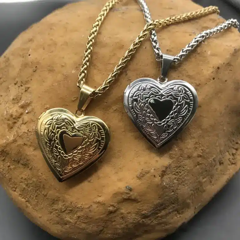Collier femme médaillon coeur porte-photo ancien 1