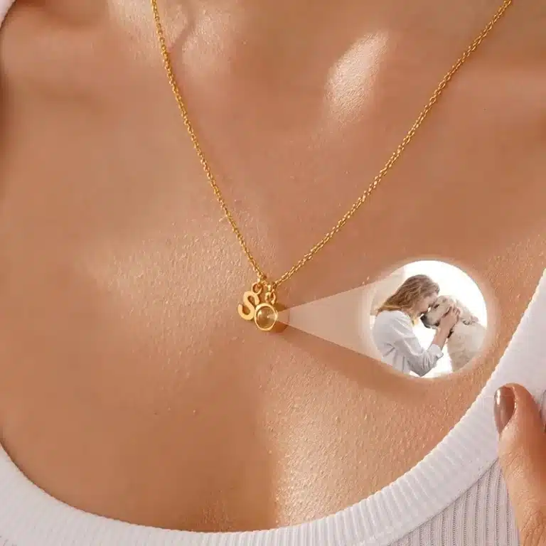 Collier femme personnalisé projection photo avec initiale 5