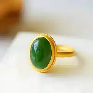 Bague femme ovale dorée pierre verte 1