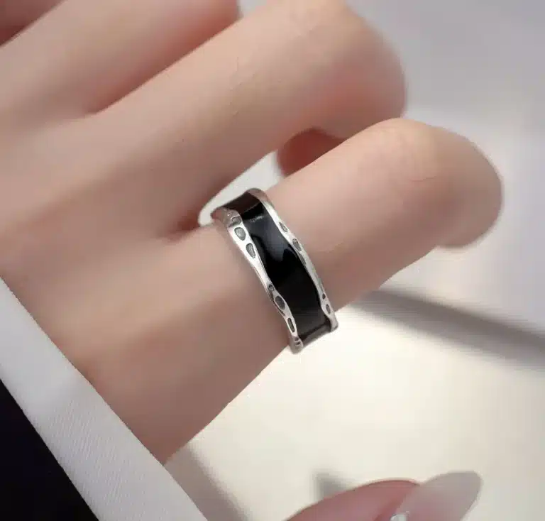 Bague femme bandeau bicolore noir argent 1