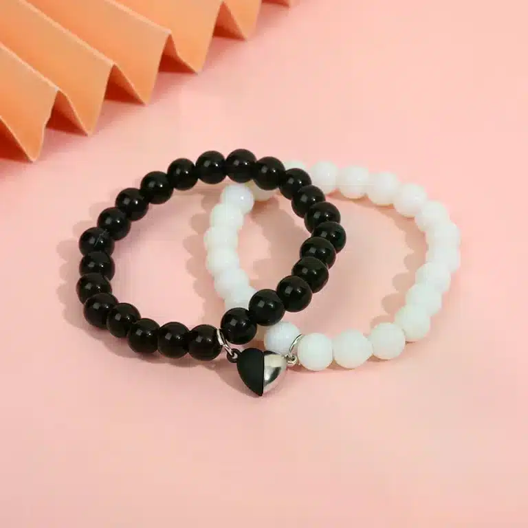 Bracelets couple aimantés perles noires et blanches 2
