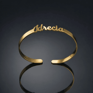 Cadeau bracelet femme manchette dorée prénom