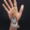 Porte-clés femme loutre 1
