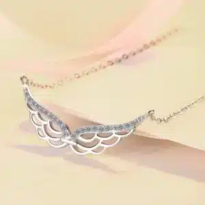 Collier femme ailes d'ange brillantes 1