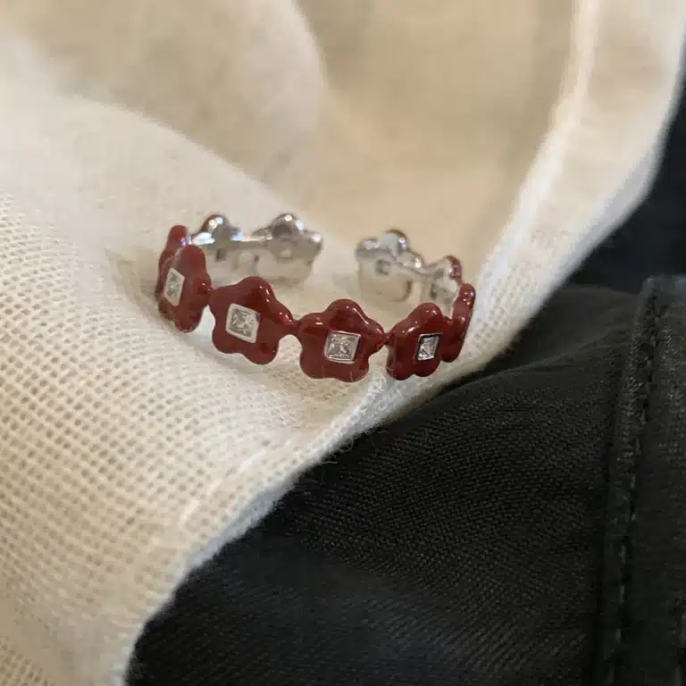 Bague femme fleurs émaillées bordeaux 1