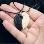 Collier couple ange démon bois 2