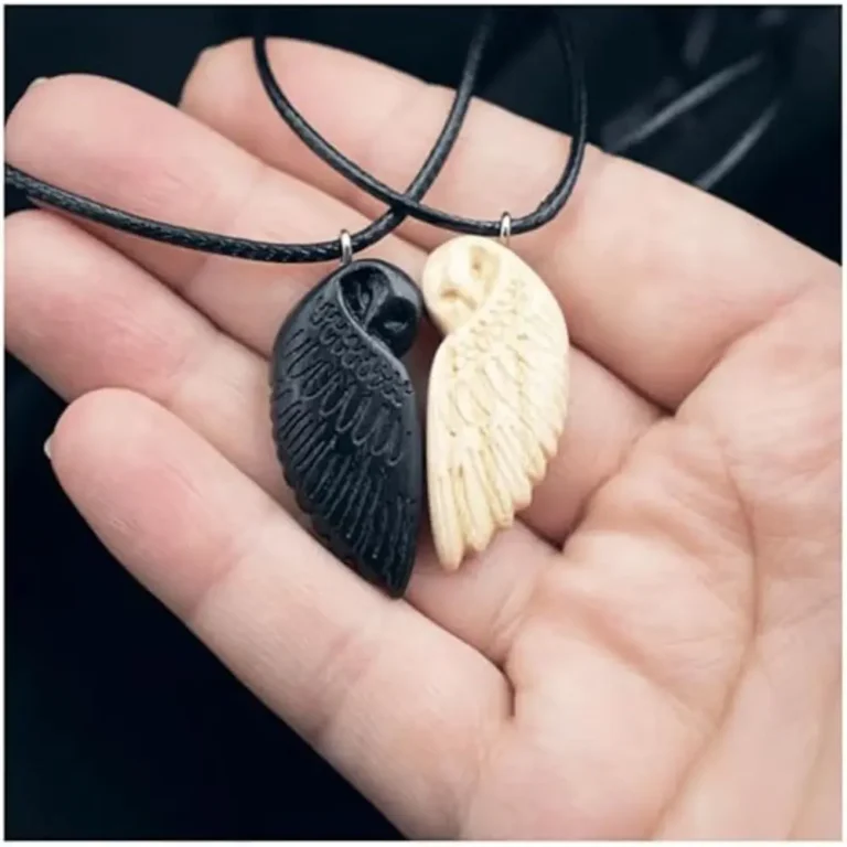 Collier couple ange démon bois 2