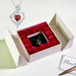 Coffret cadeau roses éternelles avec collier coeur coloré brillant 4