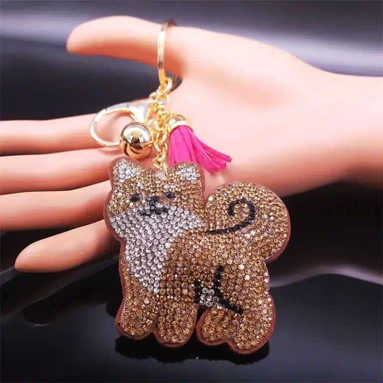 Porte-clés femme chien Akita 2
