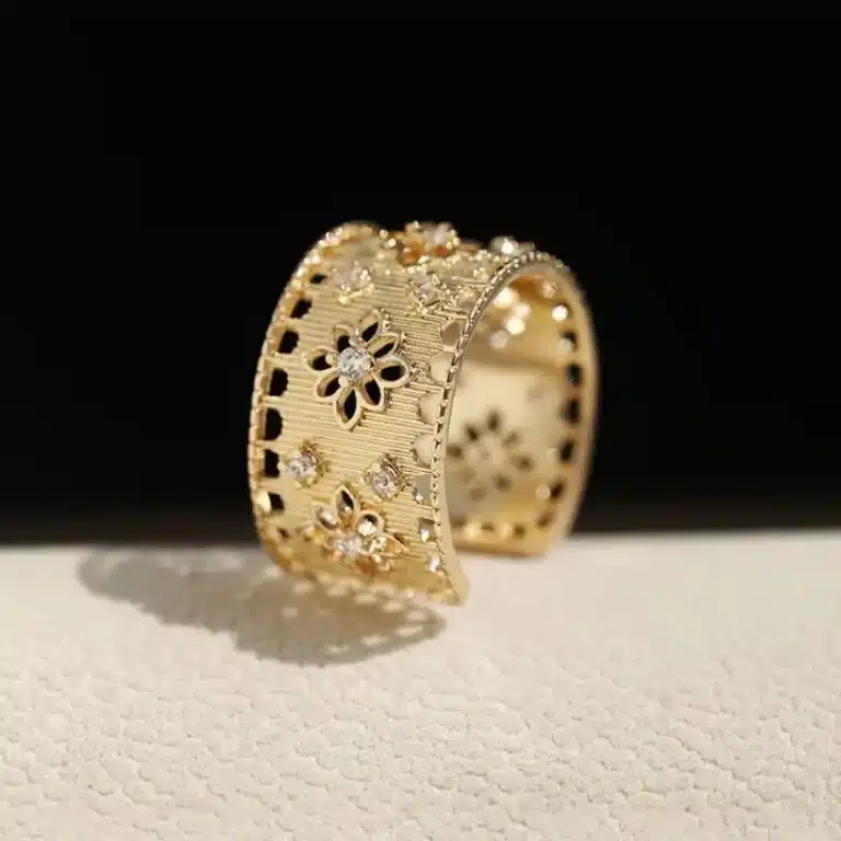 Bague femme manchette dorée fleurs ajourées 1