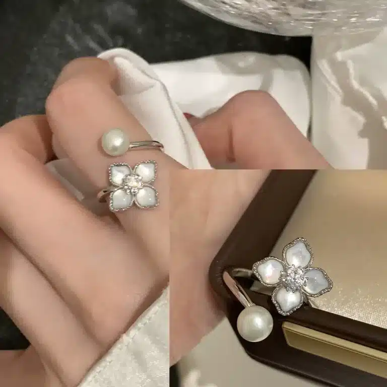 Bague de promesse fleur délicate pour femme 1