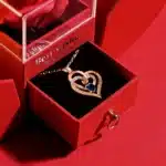 Boite à bijoux rose éternelle rouge collier coeur ajouré 2