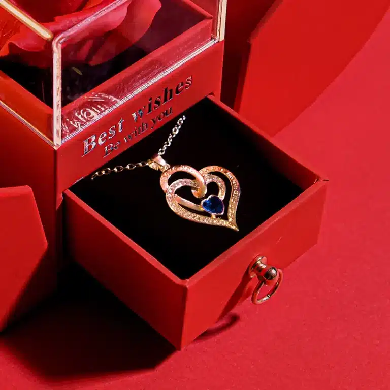 Boite à bijoux rose éternelle rouge collier coeur ajouré 2