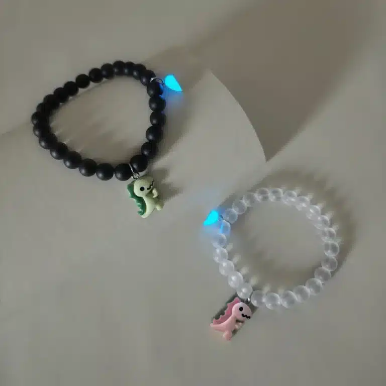 Bracelets couple noir et blanc dinosaures kawaii 3