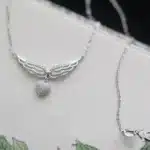 Collier femme ailes d'ange et coeur brillant 4