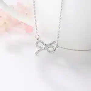 Collier femme chaine argentée brillante petit noeud 1