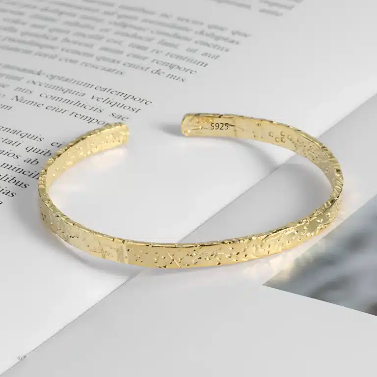 Bracelet doré fin minimaliste femme 1