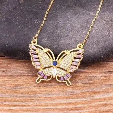 Collier femme papillon rose et doré 2