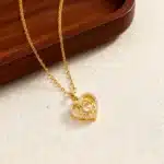 Collier femme pendentif coeur ajouré avec rose 4