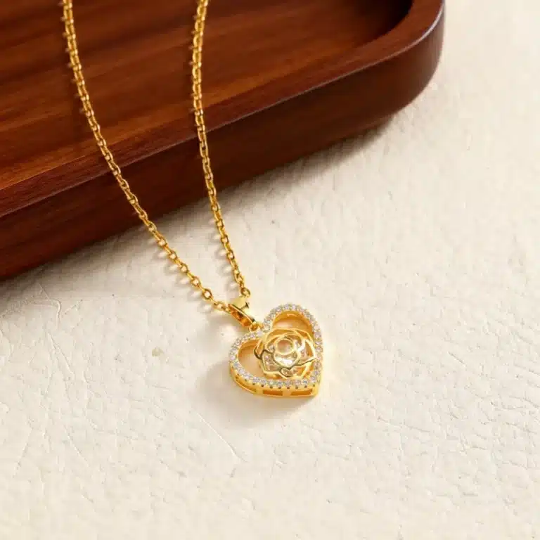 Collier femme pendentif coeur ajouré avec rose 4