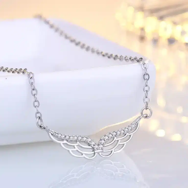 Collier femme ailes d'ange brillantes 2