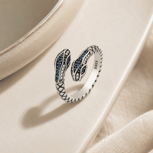Bague serpent pierres brillantes