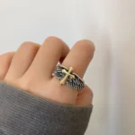 Bague femme croix ailes 1