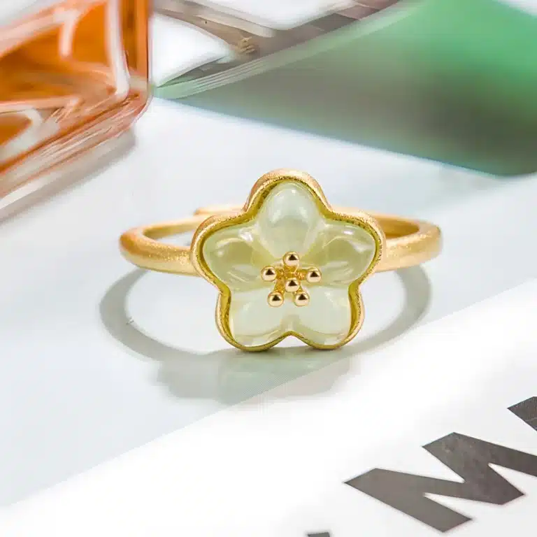 Bague femme dorée étoile nacrée 1