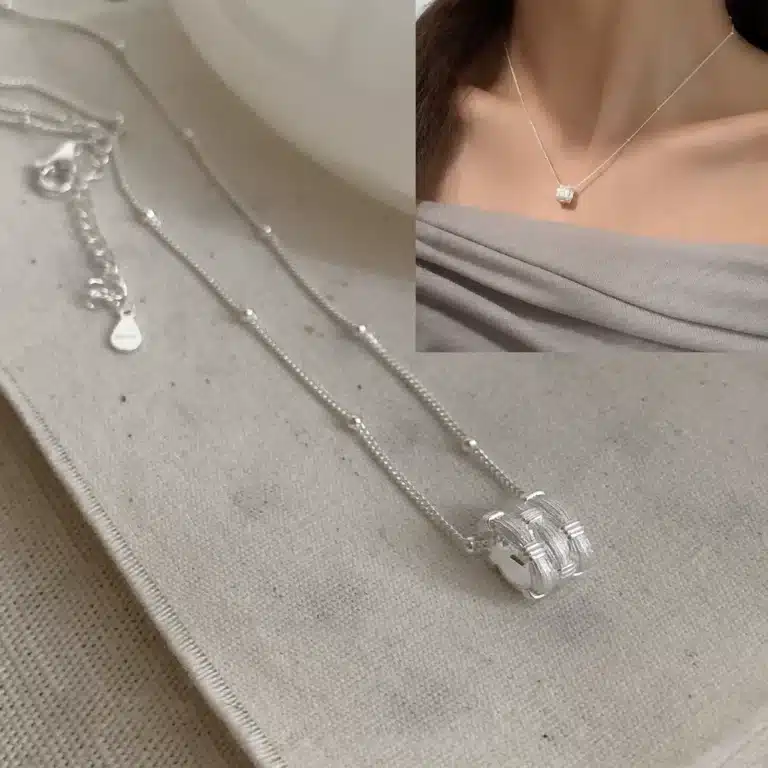 Collier cube ajouré argent femme 1