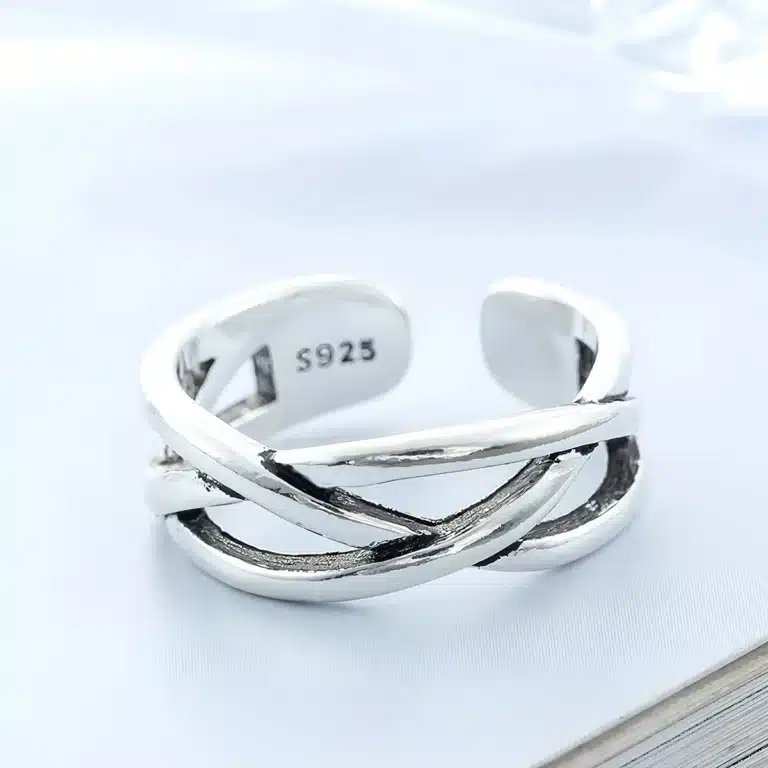 Bague croisée tendance pour femme 1