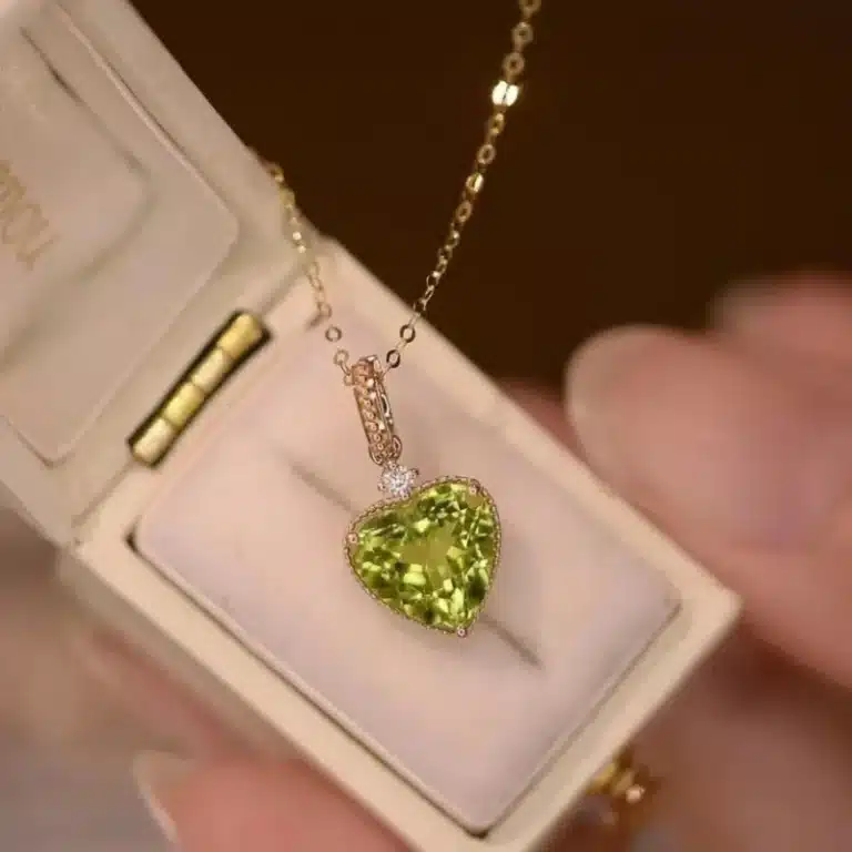 Collier femme coeur vert 1