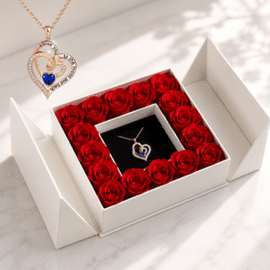 Coffret 15 roses éternelles collier coeur ajouré brillant