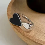 Bague femme gros coeur noir et argent 1