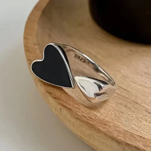 Bague femme gros coeur noir et argent 1