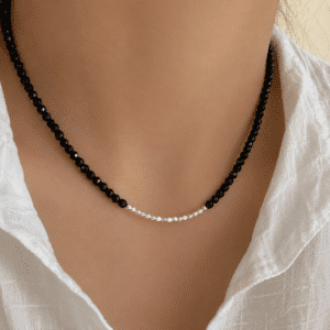 Collier femme fines perles noires et argentées
