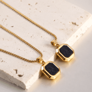 Collier couple pierre carrée