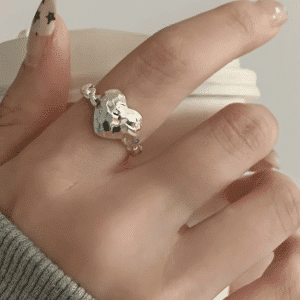 Bague femme coeur bombé martelé argenté