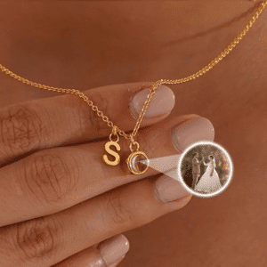 Collier femme personnalisé projection photo avec initiale